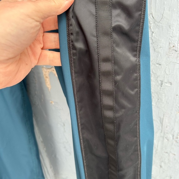 Lululemon Run: Right Round Pant, size 6 - Picture 12 of 14